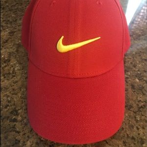 Red nike adjustable hat. Brand new perfect brim.